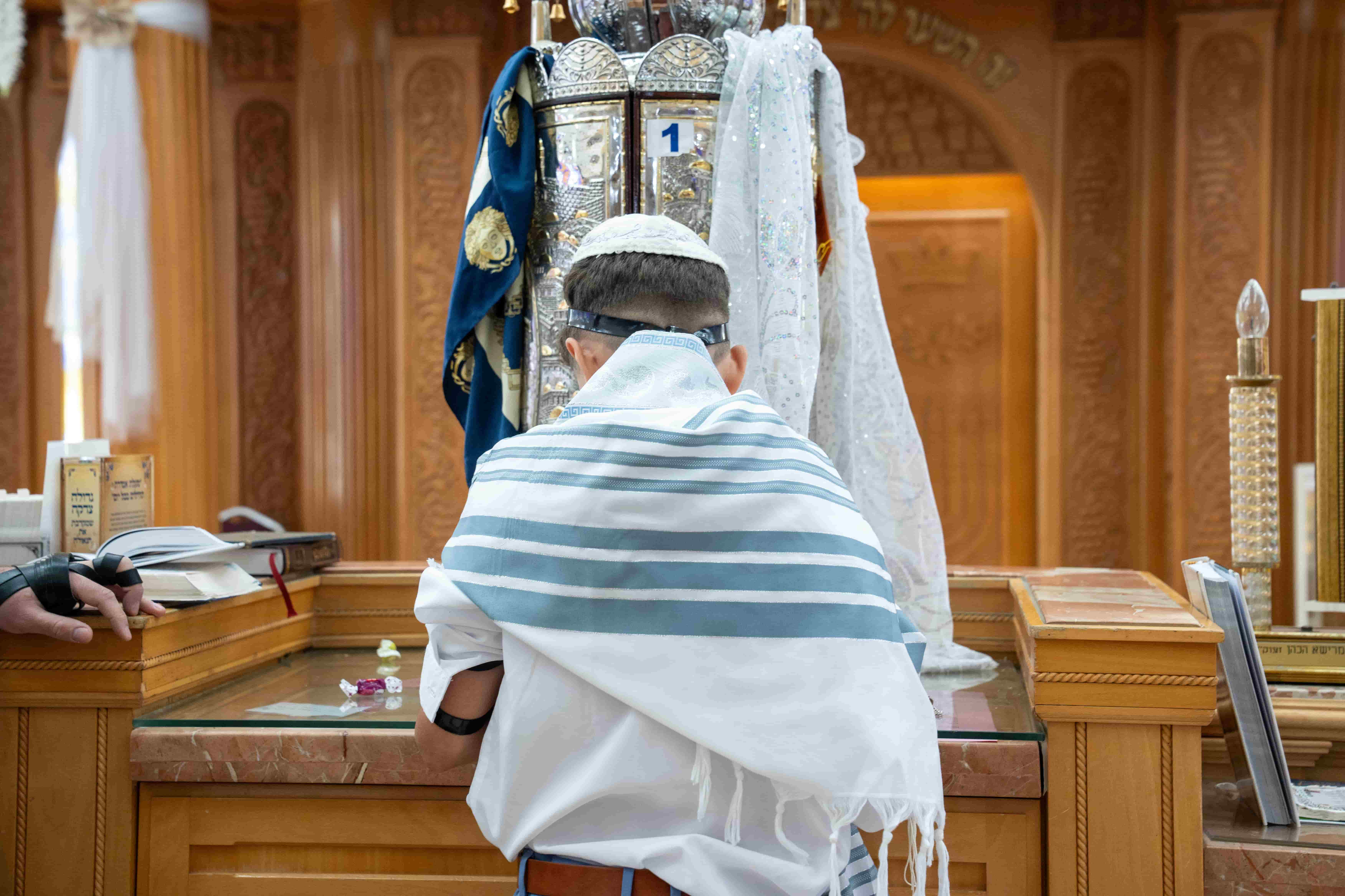 Bar mitzvah — laying tefillin